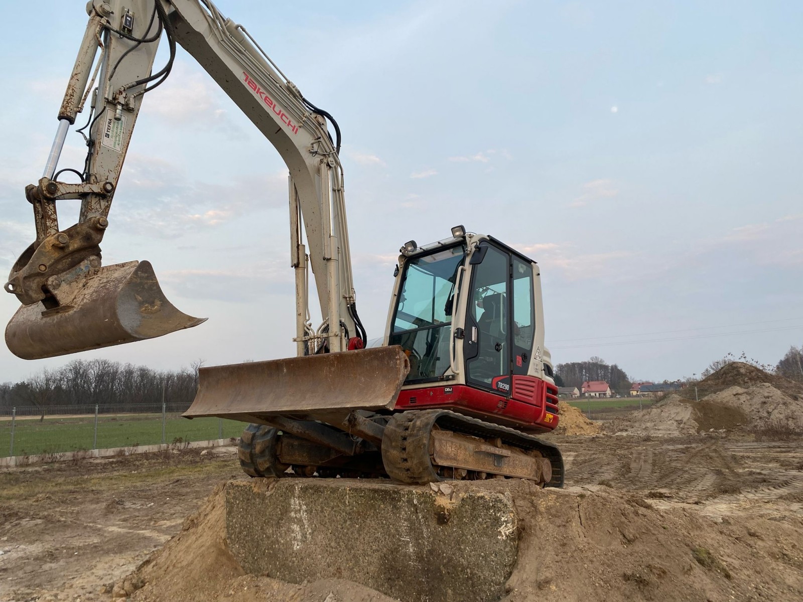 TAKEUCHI TB 290
